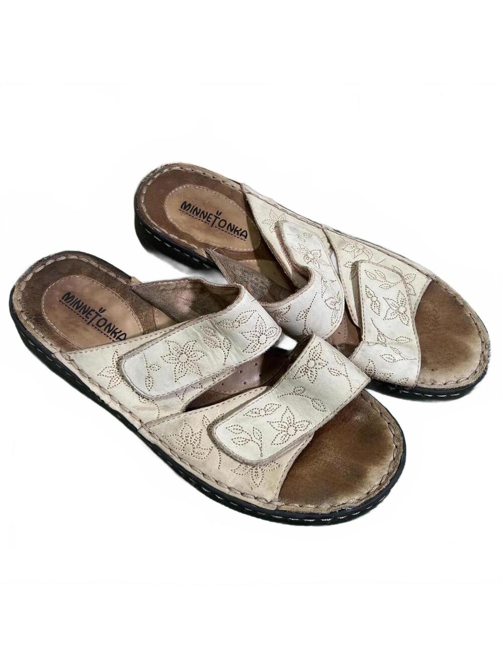 Minnetonka Womens White Floral Embroidered Leather Sandals Size 9 6372